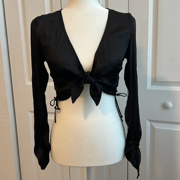 Princess Polly Isabella Silky Tie Front Crop Top Black Ruched Side/Sleeve US 4 - Picture 1 of 8